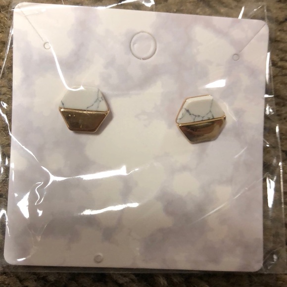 NEW Two-Tone Marble & Gold Hexagon Stud Earrings - Picture 2 of 4